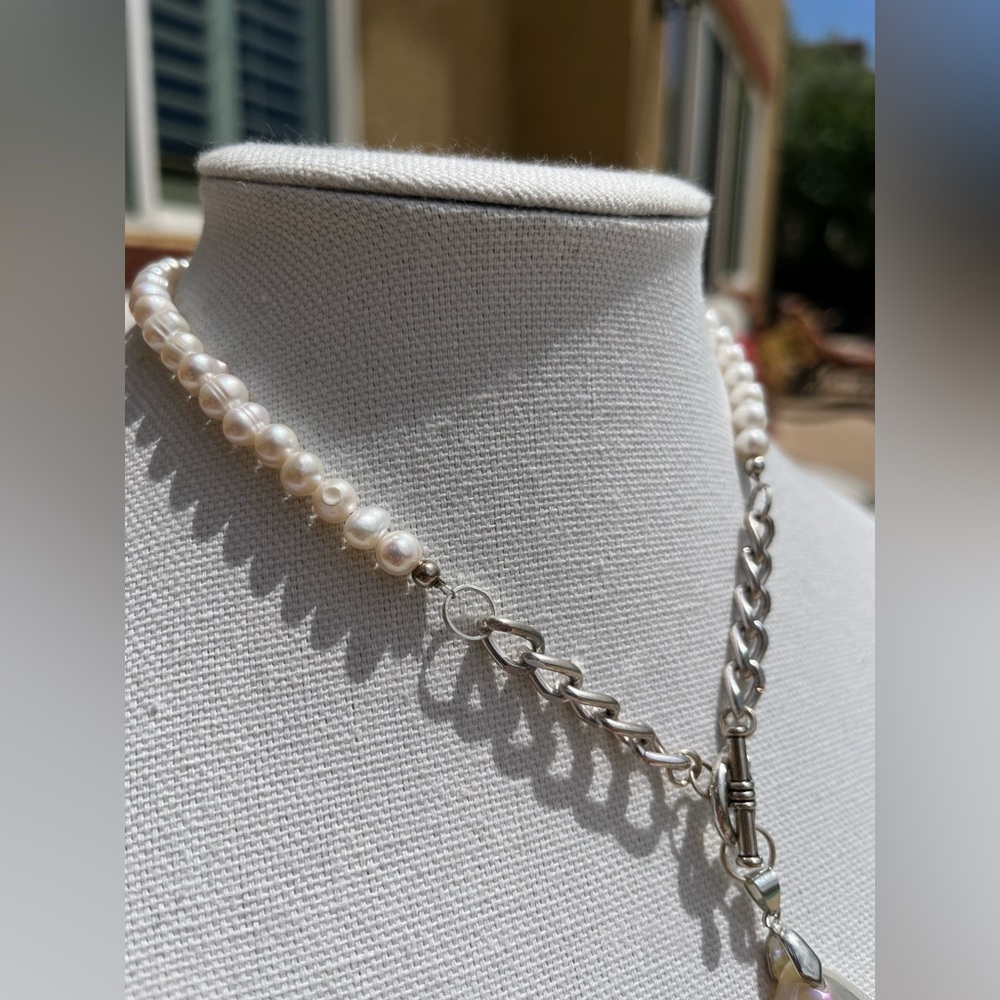 Genuine pearl and silver tone chain necklace with light pink geode pendant - Picture 2 of 6